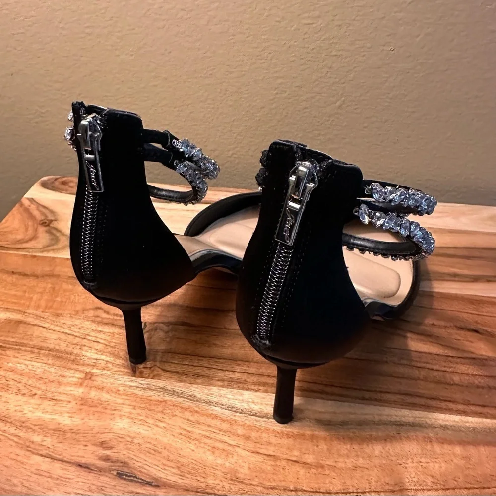 NEW Jewel Badgley Mischka Maya Pointy Toe Evening Pumps, Black, 7